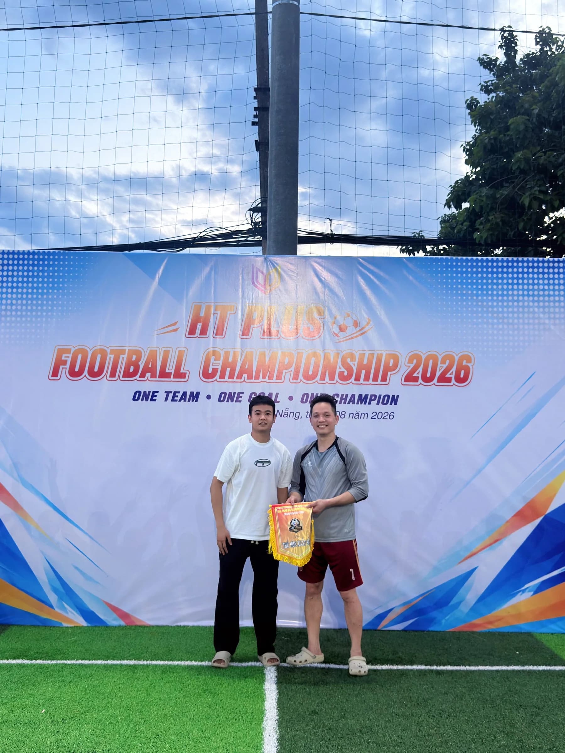 Ảnh vinh danh Lê Hồng Quang