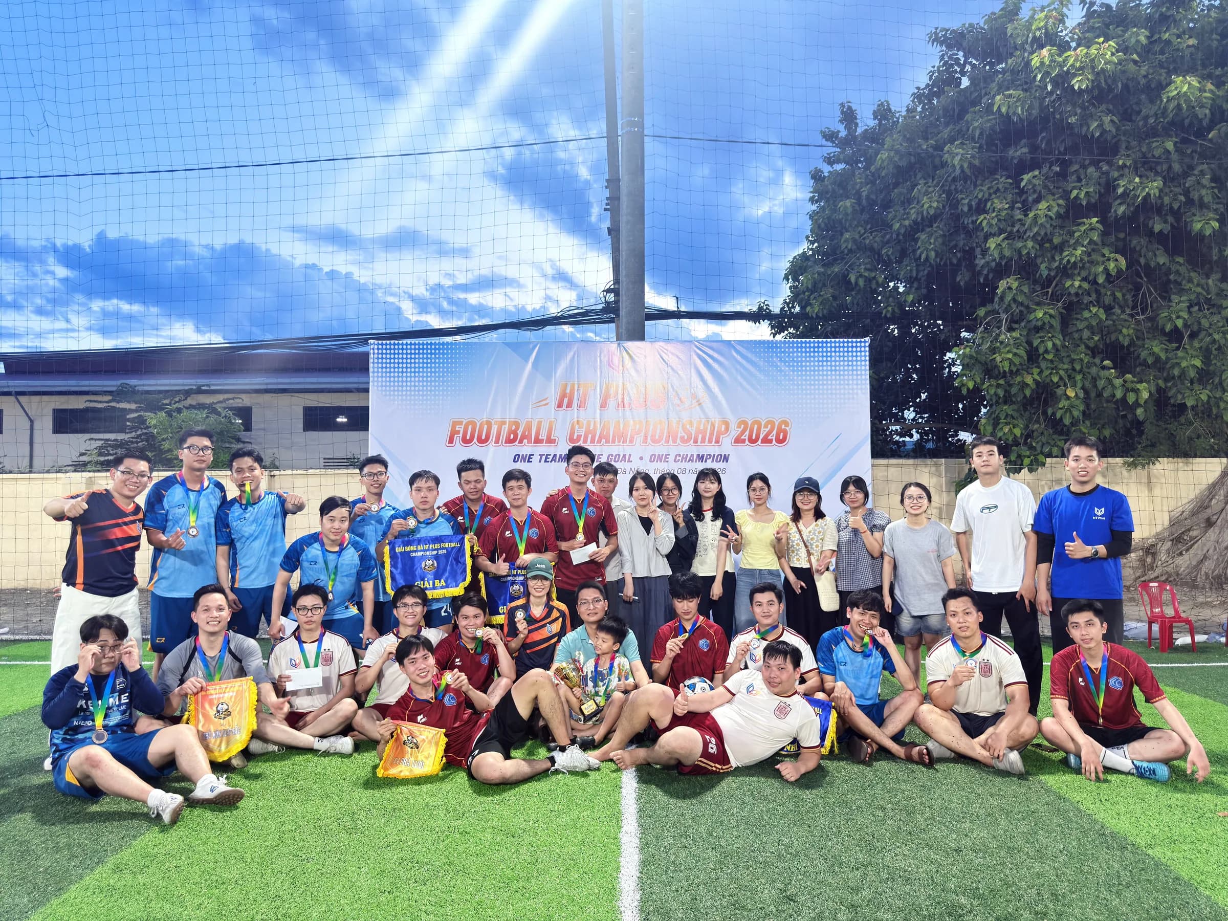 Ảnh tập thể HT Plus Football Championship 2026